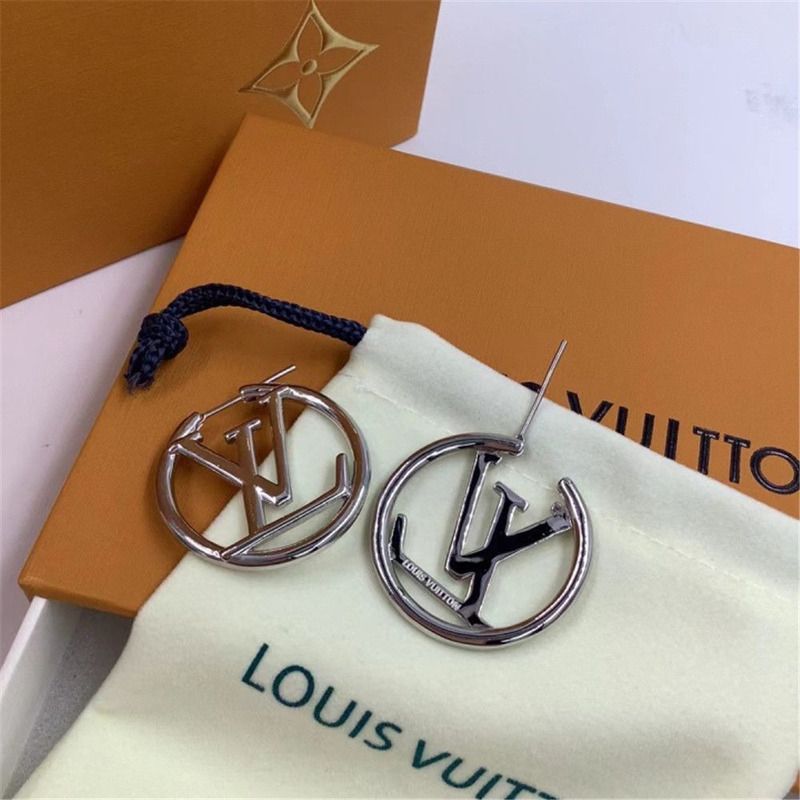 l**is V*t*n logo earing