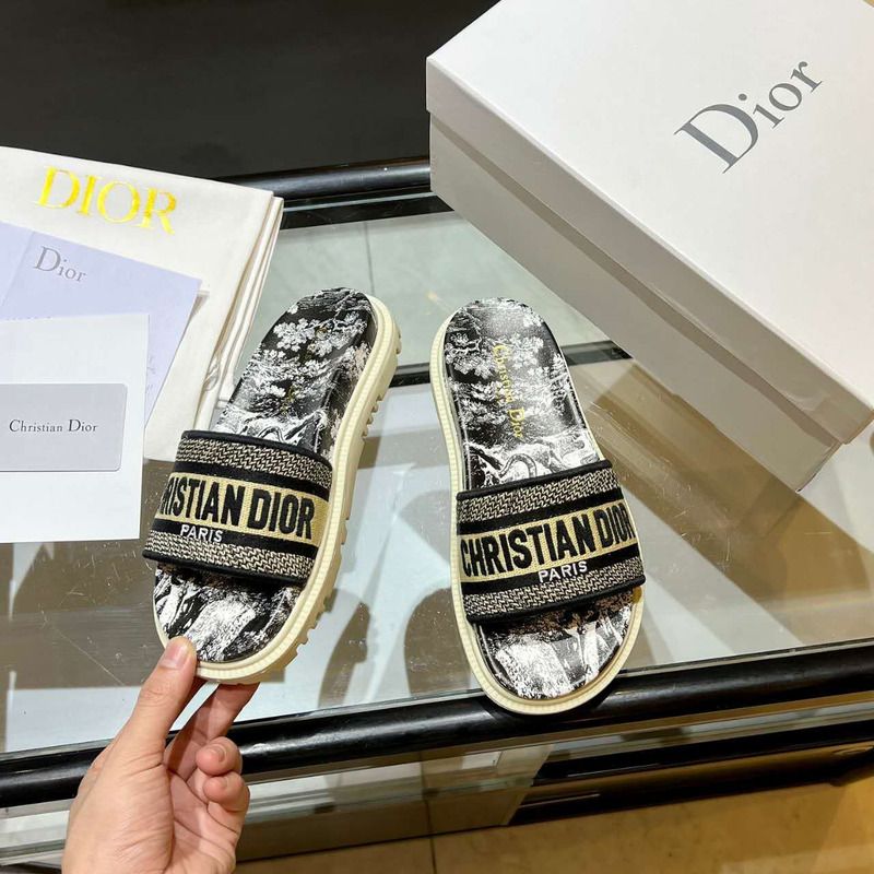 D*or 2020 spring embroidered slides in black