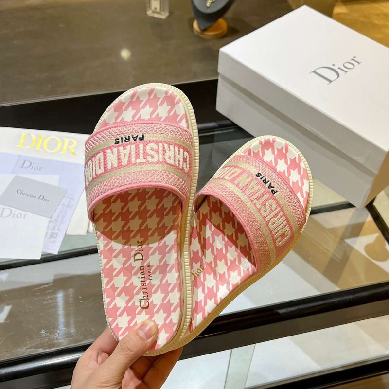 D*or 2020 spring embroidered slides in pink