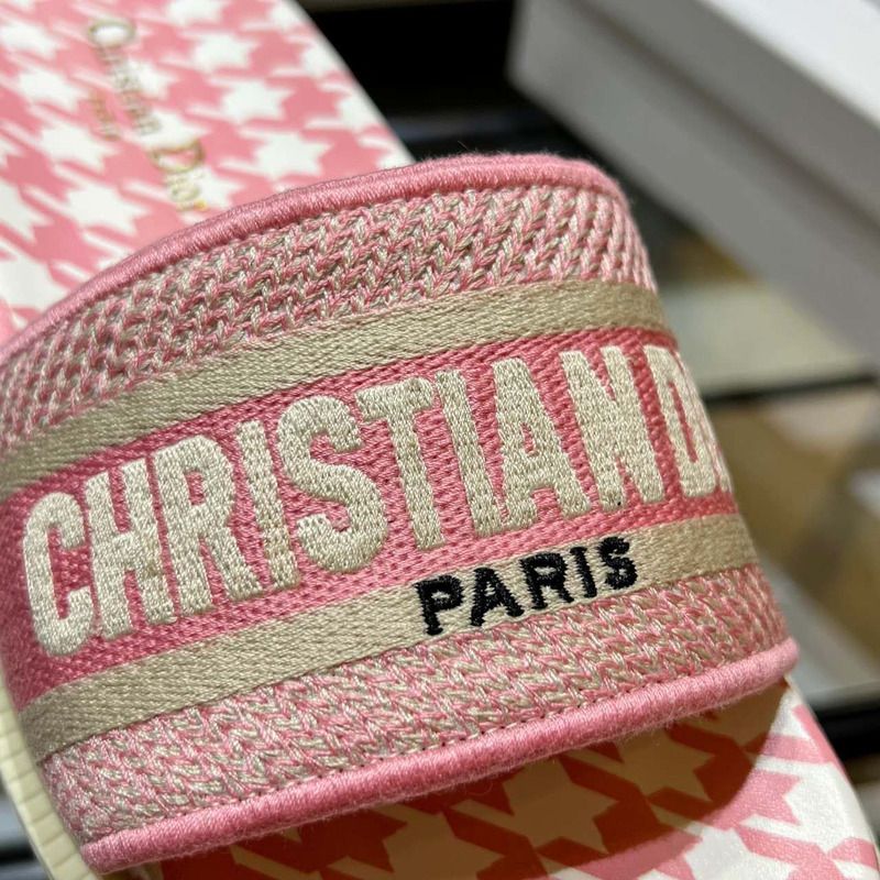 D*or 2020 spring embroidered slides in pink