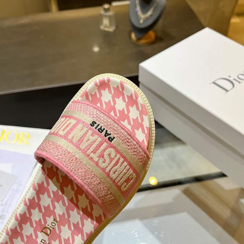 D*or 2020 spring embroidered slides in pink