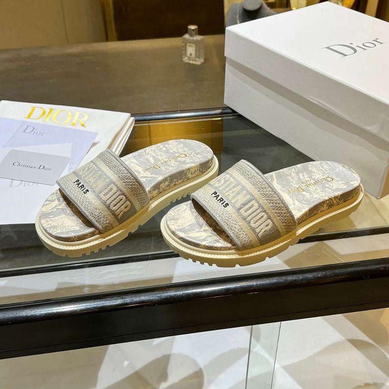 D*or 2020 spring embroidered slides in beige