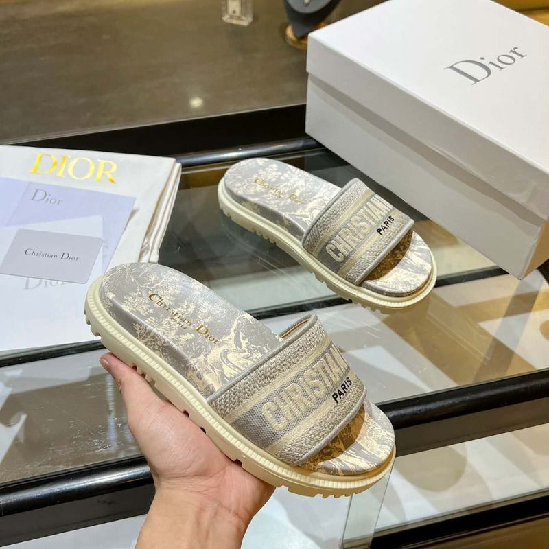 D*or 2020 spring embroidered slides in beige