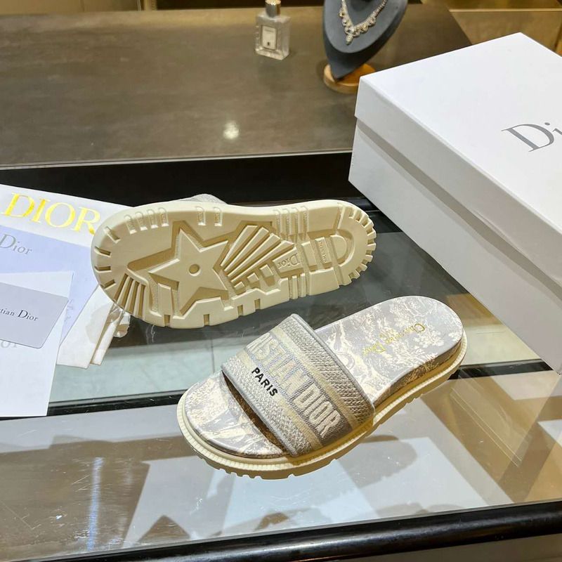 D*or 2020 spring embroidered slides in beige