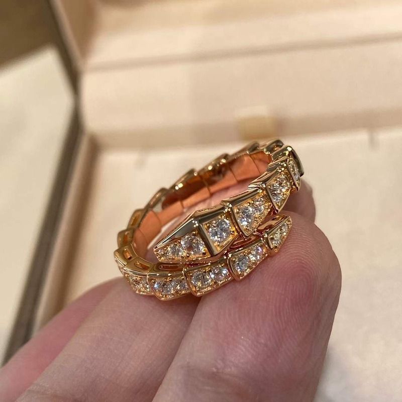 Serpenti Viper 18 kt yellow gold ring with pavé diamonds