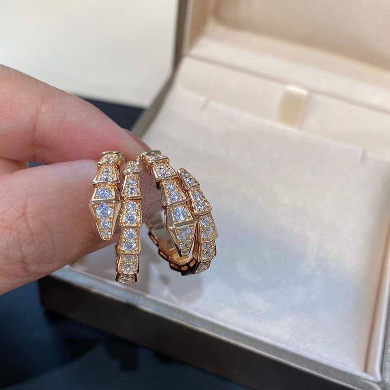 Serpenti Viper 18 kt yellow gold ring with pavé diamonds