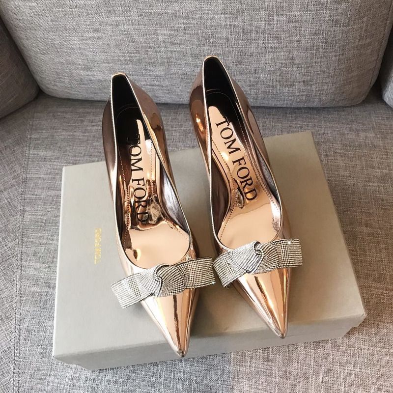 TOM FORD BOW MIRROR LEATHER POINTY PUMP IN GOLD