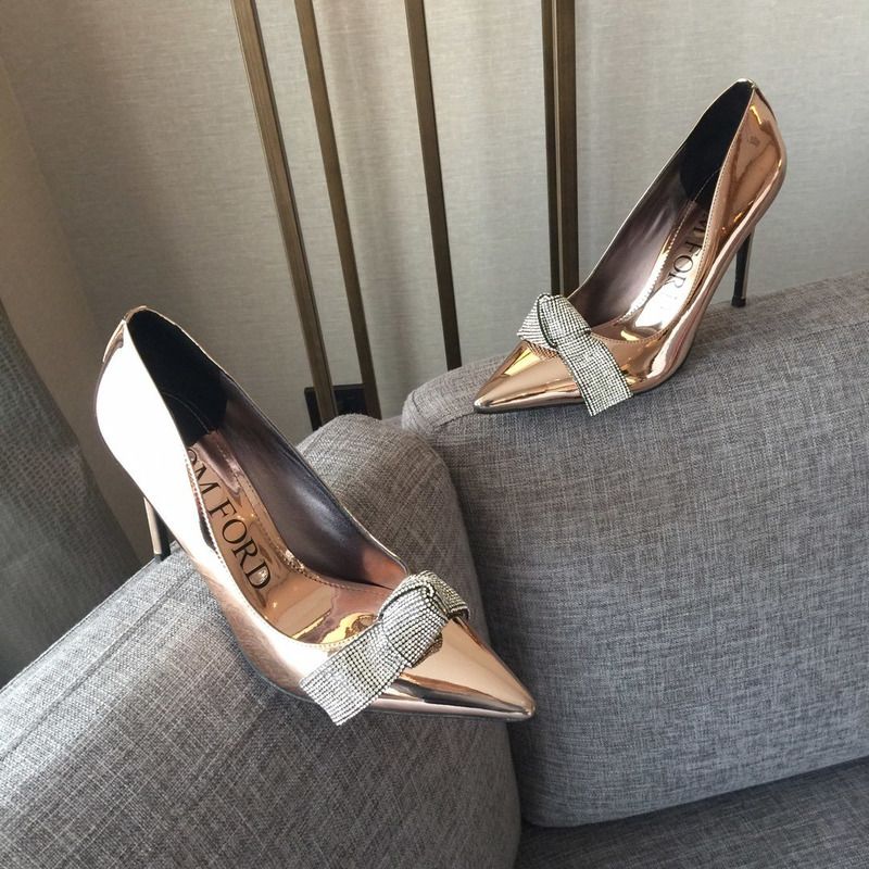 TOM FORD BOW MIRROR LEATHER POINTY PUMP IN GOLD