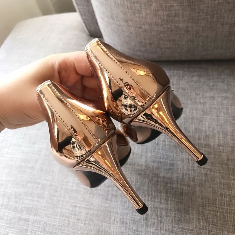 TOM FORD BOW MIRROR LEATHER POINTY PUMP IN GOLD