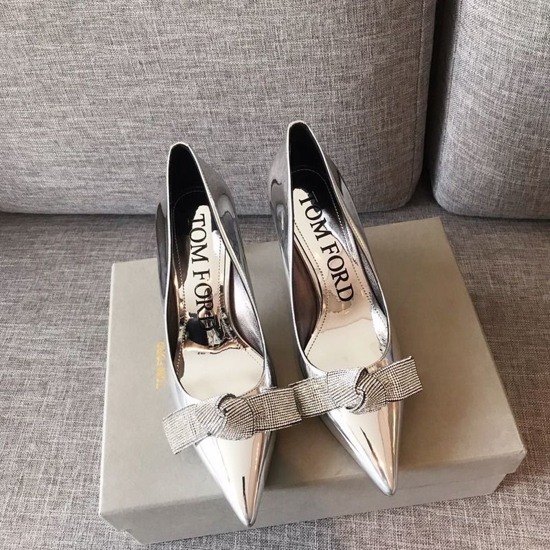 TOM FORD BOW MIRROR LEATHER POINTY PUMP IN SILVER