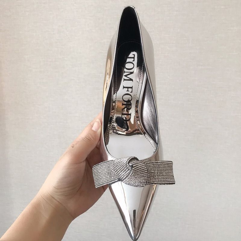 TOM FORD BOW MIRROR LEATHER POINTY PUMP IN SILVER