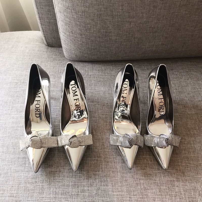 TOM FORD BOW MIRROR LEATHER POINTY PUMP IN SILVER