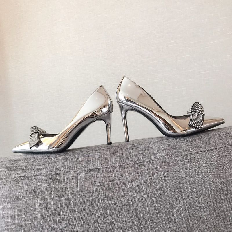 TOM FORD BOW MIRROR LEATHER POINTY PUMP IN SILVER