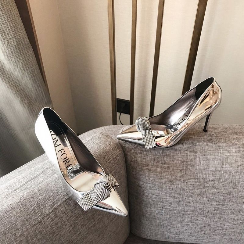 TOM FORD BOW MIRROR LEATHER POINTY PUMP IN SILVER