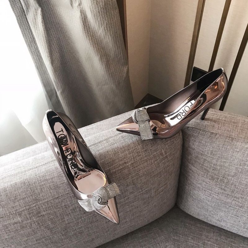 TOM FORD BOW MIRROR LEATHER POINTY PUMP IN DARK GOLD