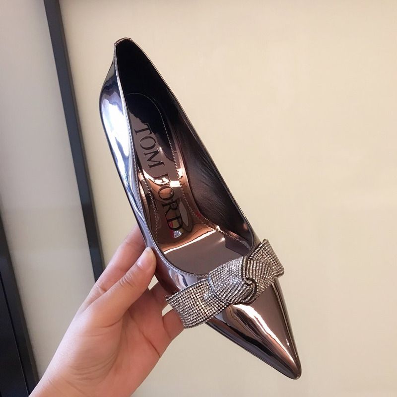 TOM FORD BOW MIRROR LEATHER POINTY PUMP IN DARK GOLD