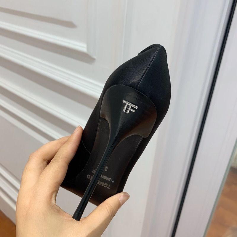 TOM FORD SATIN PUMP