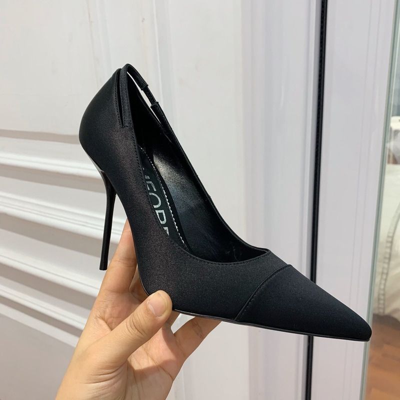 TOM FORD SATIN PUMP