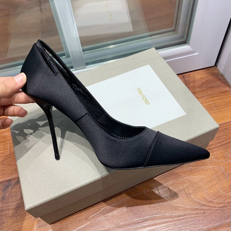 TOM FORD SATIN PUMP