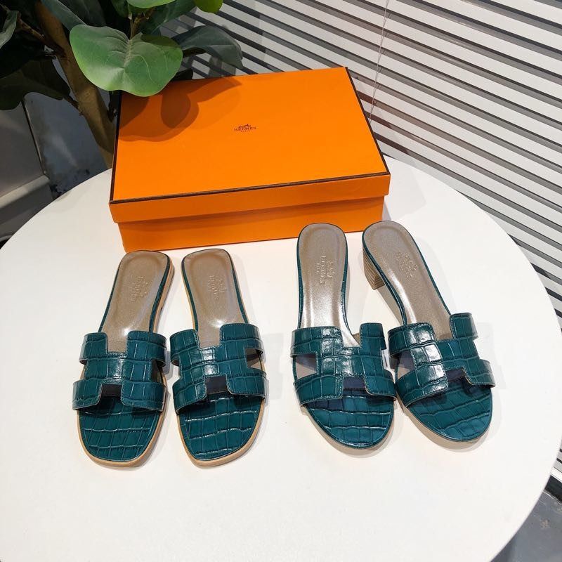 H**mes oran crocodile sandals in peacock blue