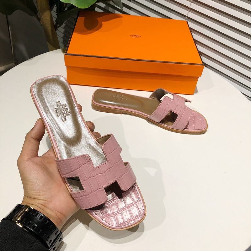 H**mes oran crocodile sandals in pink