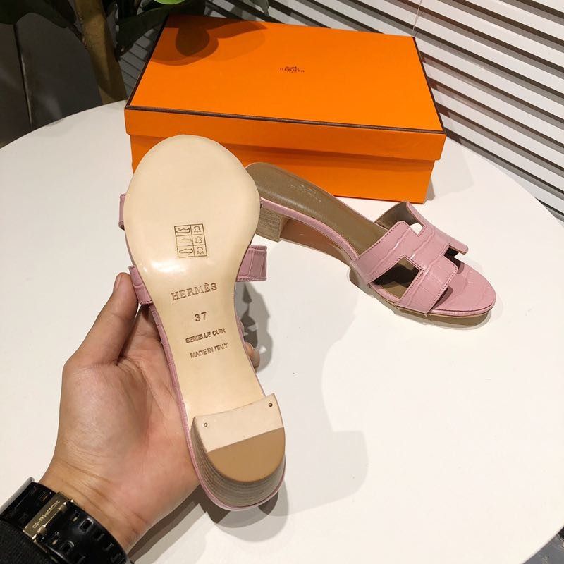 H**mes oran crocodile sandals in pink