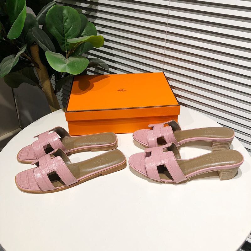 H**mes oran crocodile sandals in pink