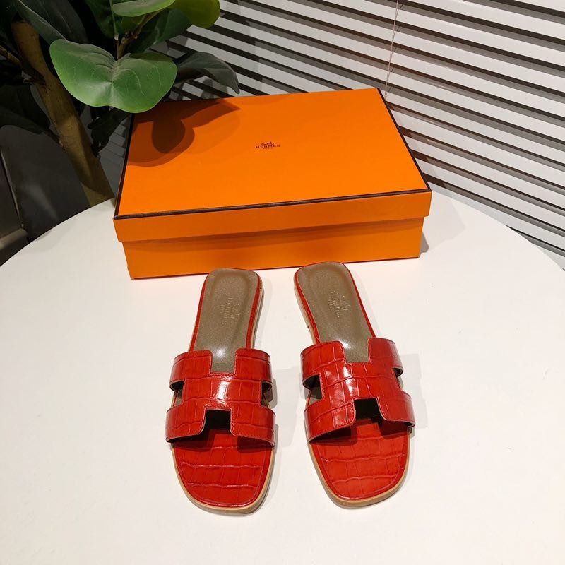 H**mes oran crocodile sandals in orange