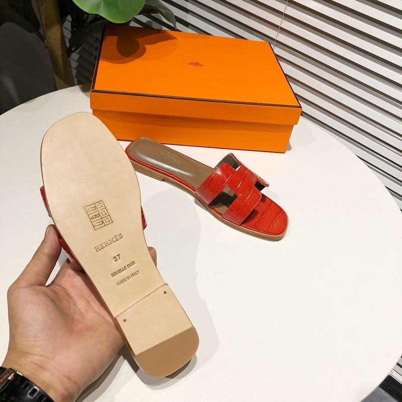 H**mes oran crocodile sandals in orange