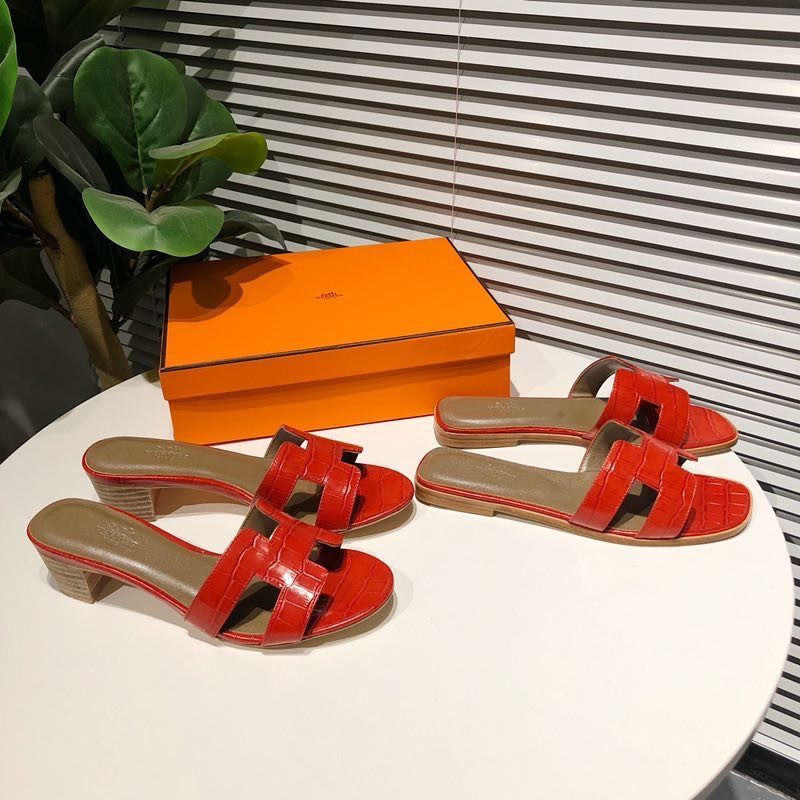 H**mes oran crocodile sandals in orange