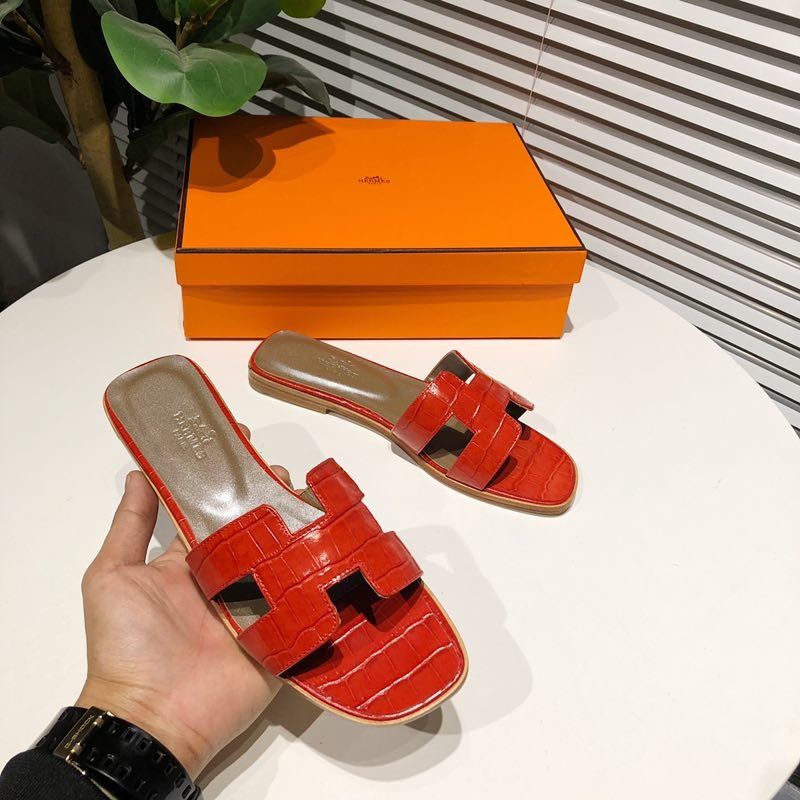 H**mes oran crocodile sandals in orange