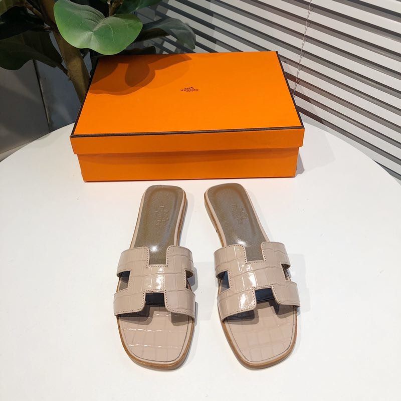 H**mes oasis crocodile sandals in bisque