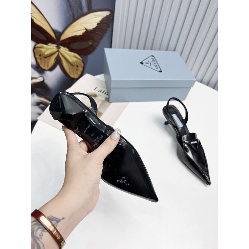 Pra*a logo patent leather pointy toe mule in black