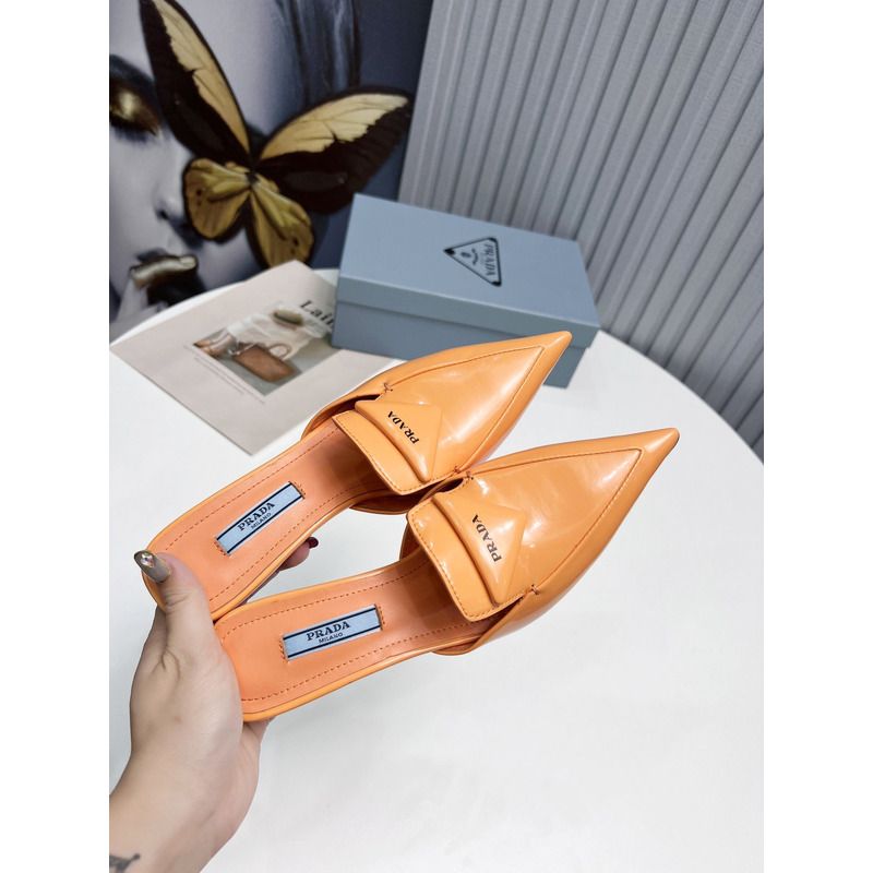 Pra*a logo patent leather pointy toe mule in orange