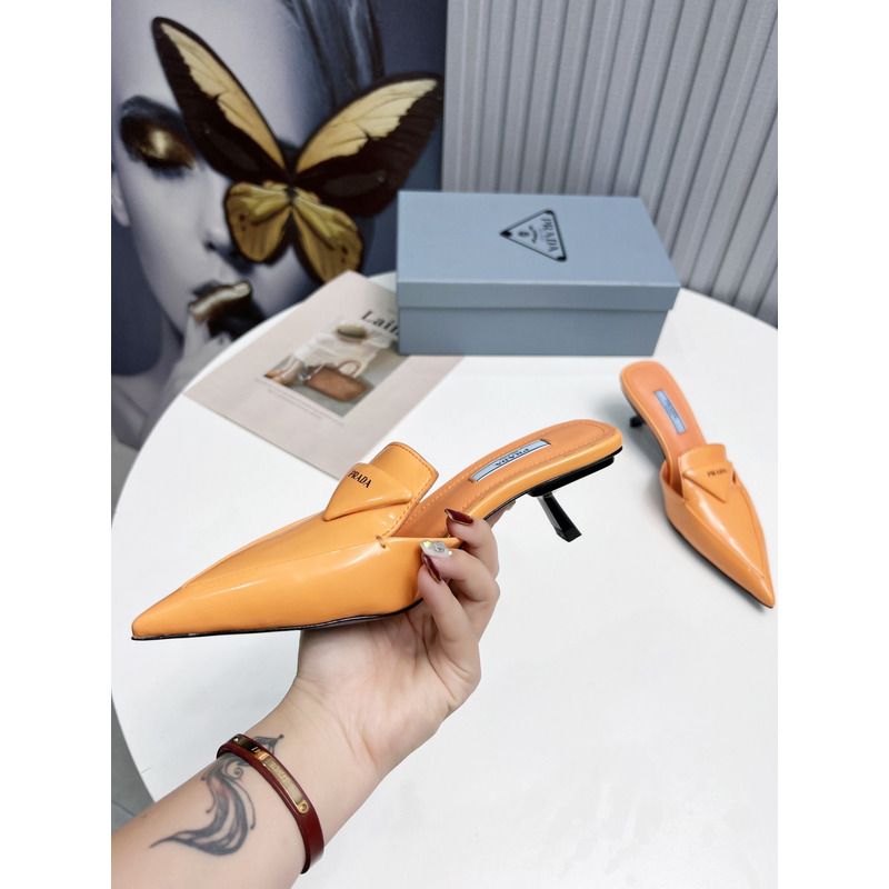 Pra*a logo patent leather pointy toe mule in orange