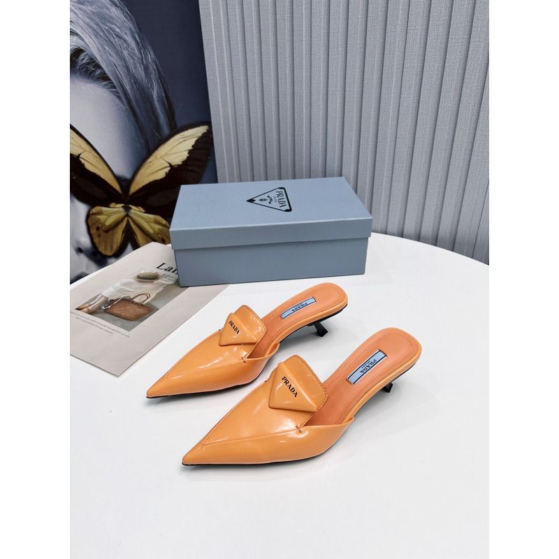 Pra*a logo patent leather pointy toe mule in orange