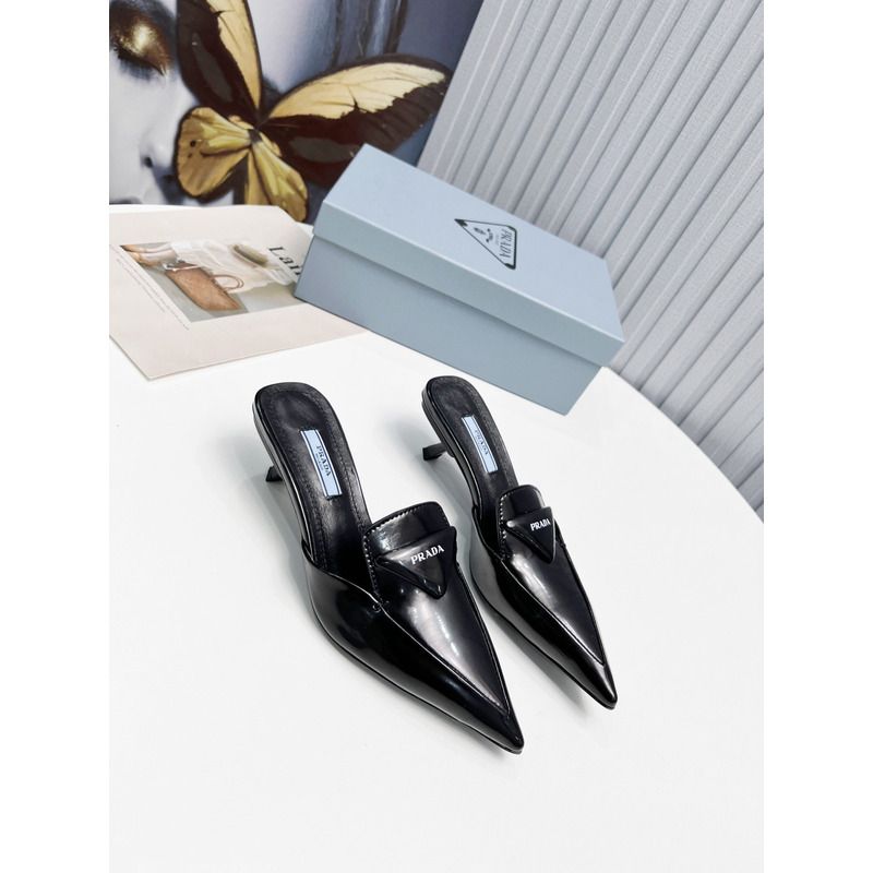 Pra*a logo patent leather pointy toe mule in black