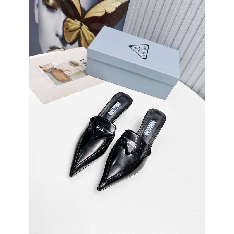 Pra*a logo patent leather pointy toe mule in black