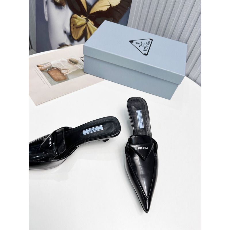 Pra*a logo patent leather pointy toe mule in black