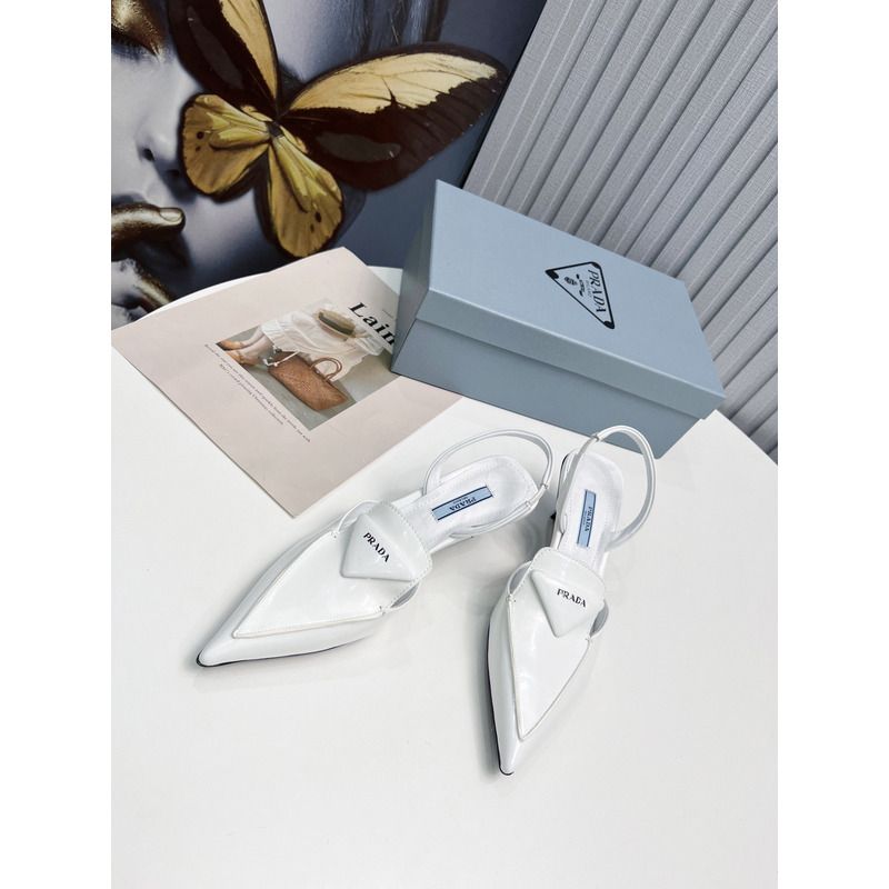 Pra*a logo patent leather pointy toe mule in white