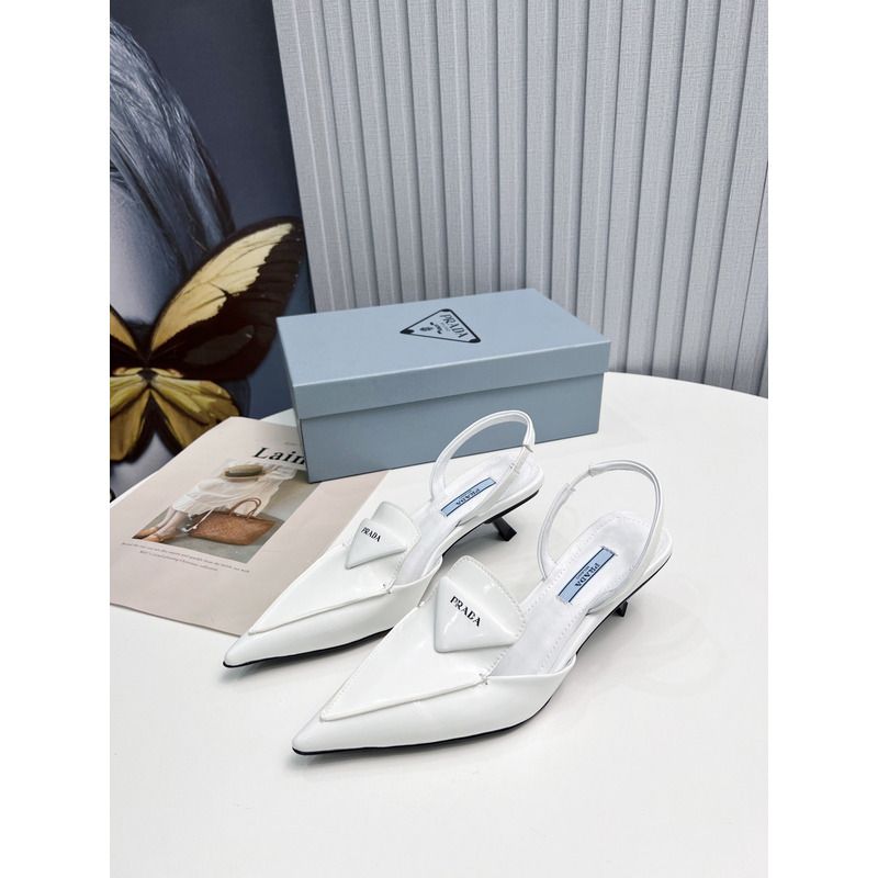 Pra*a logo patent leather pointy toe mule in white