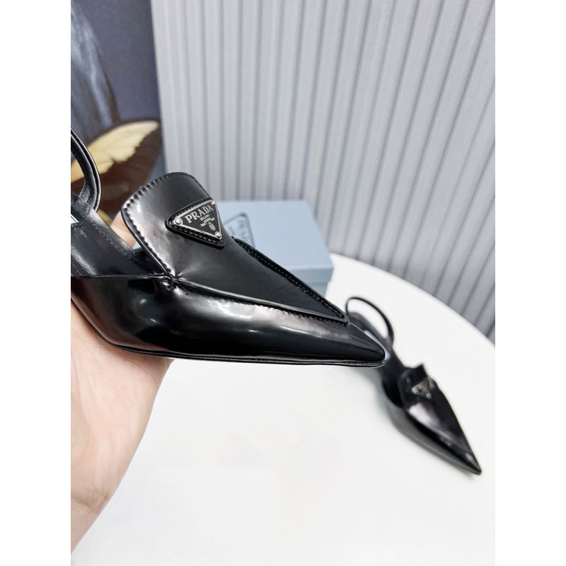 Pra*a pointed toe leather shoe black