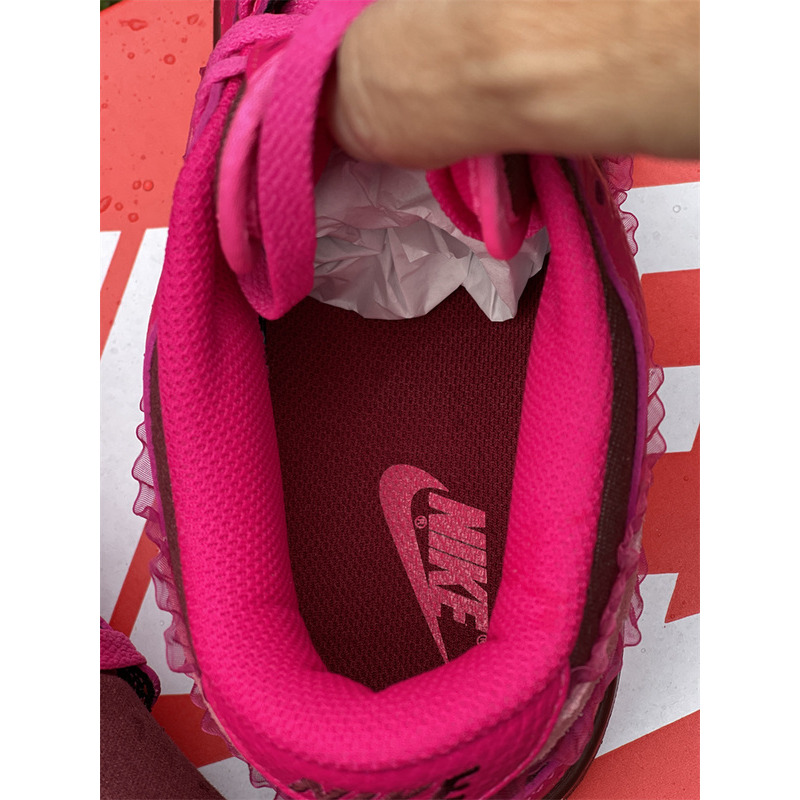 Nike Dunk Low “Valentine’s Day” Sneaker Team Red/Pink Prime