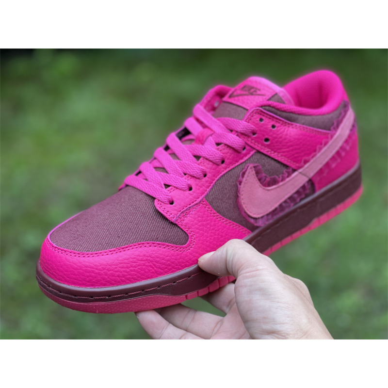 Nike Dunk Low “Valentine’s Day” Sneaker Team Red/Pink Prime