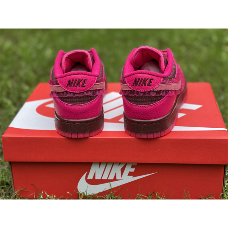 Nike Dunk Low “Valentine’s Day” Sneaker Team Red/Pink Prime