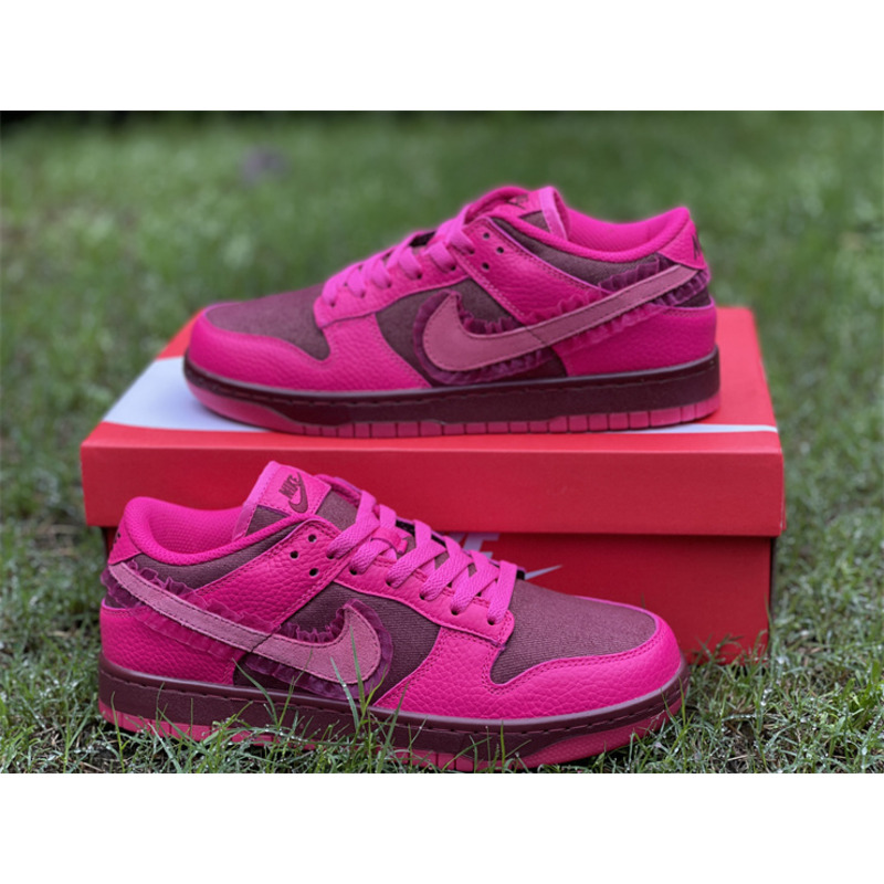 Nike Dunk Low “Valentine’s Day” Sneaker Team Red/Pink Prime