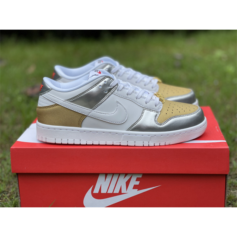 Nike Dunk Low WMNS “Metallic” Sneaker Gold/White-Silver