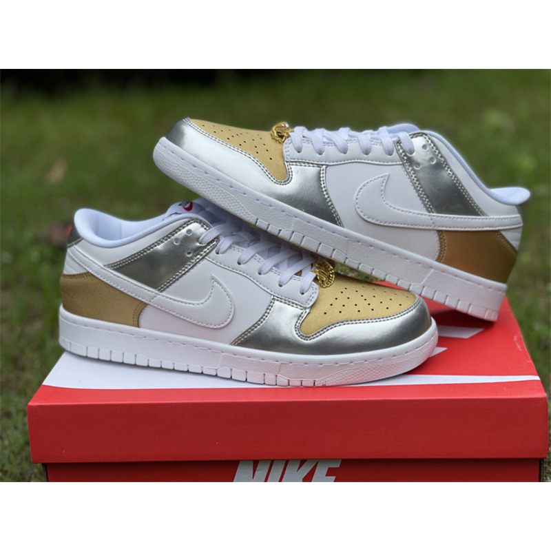 Nike Dunk Low WMNS “Metallic” Sneaker Gold/White-Silver