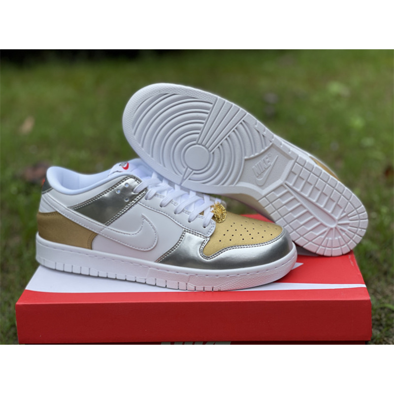 Nike Dunk Low WMNS “Metallic” Sneaker Gold/White-Silver