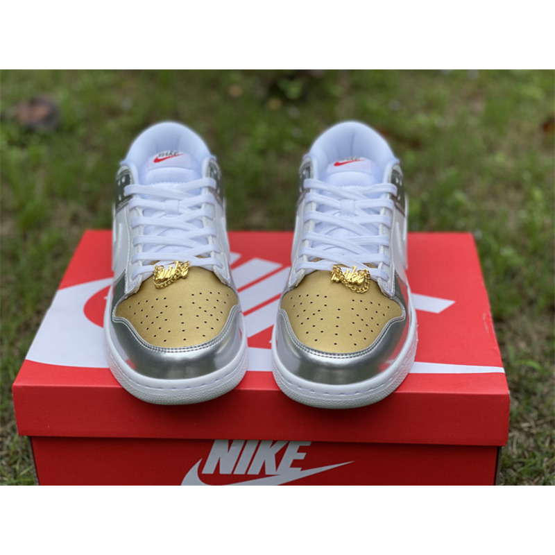 Nike Dunk Low WMNS “Metallic” Sneaker Gold/White-Silver